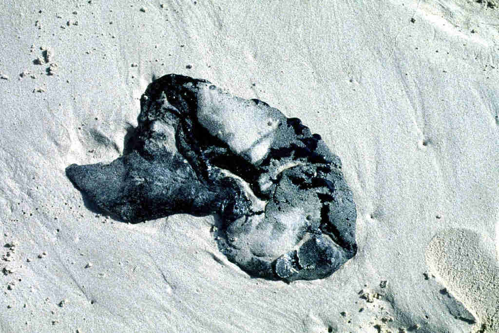 Meer-und Strandverschmutzung durch Oel-Tanker