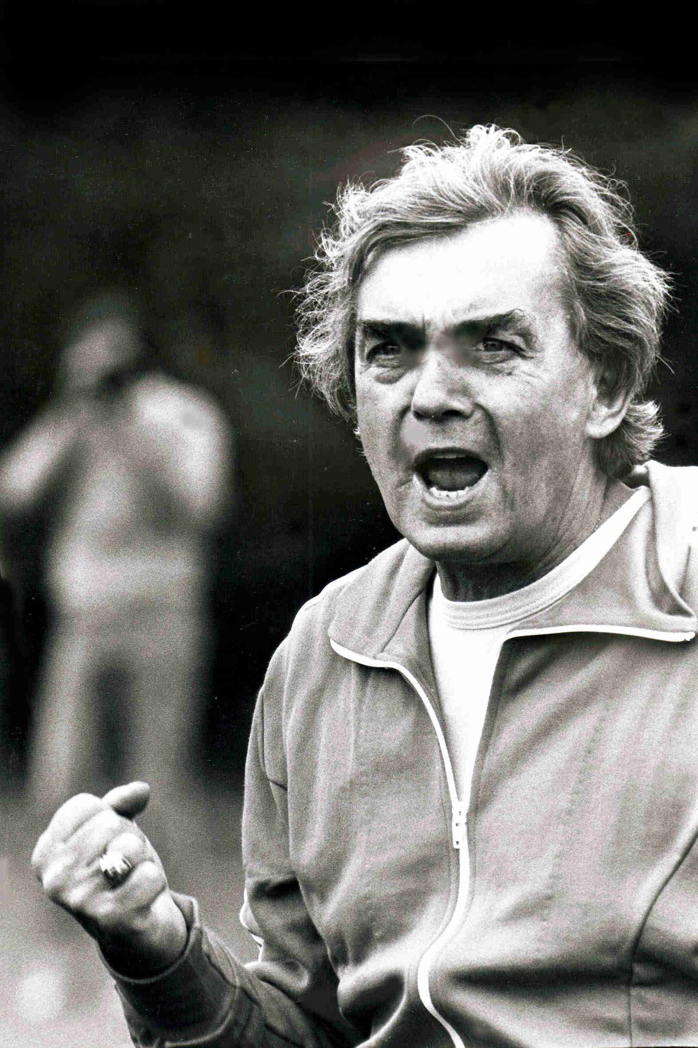 HSV - Trainer Ernst Happel feuert an